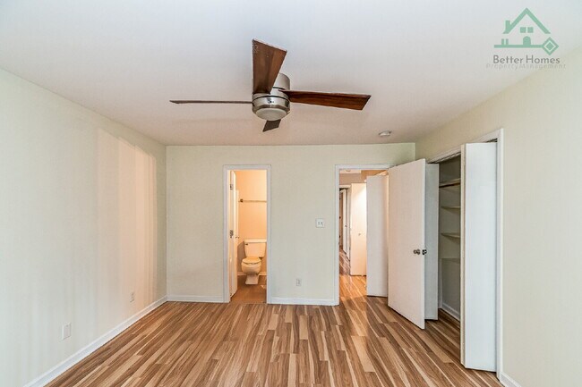 Building Photo - Cozy 2 Bedroom Unit in Raleigh!