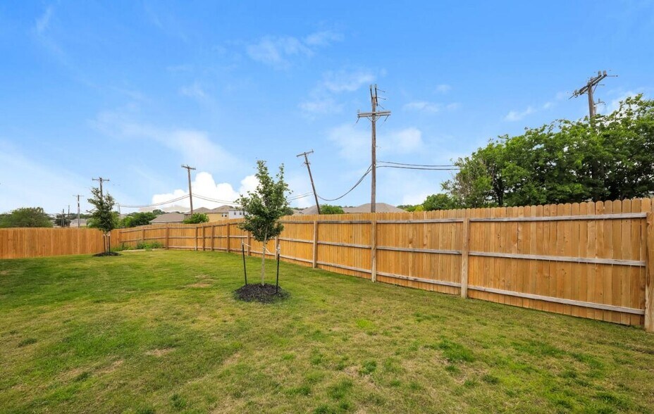 Building Photo - 15715 Knollcliff