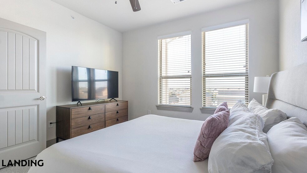 Building Photo - 12500 Shadowglen Trce