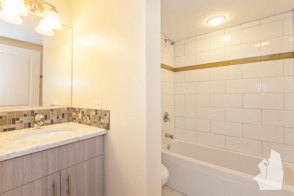 Building Photo - 3709 N Wilton Ave