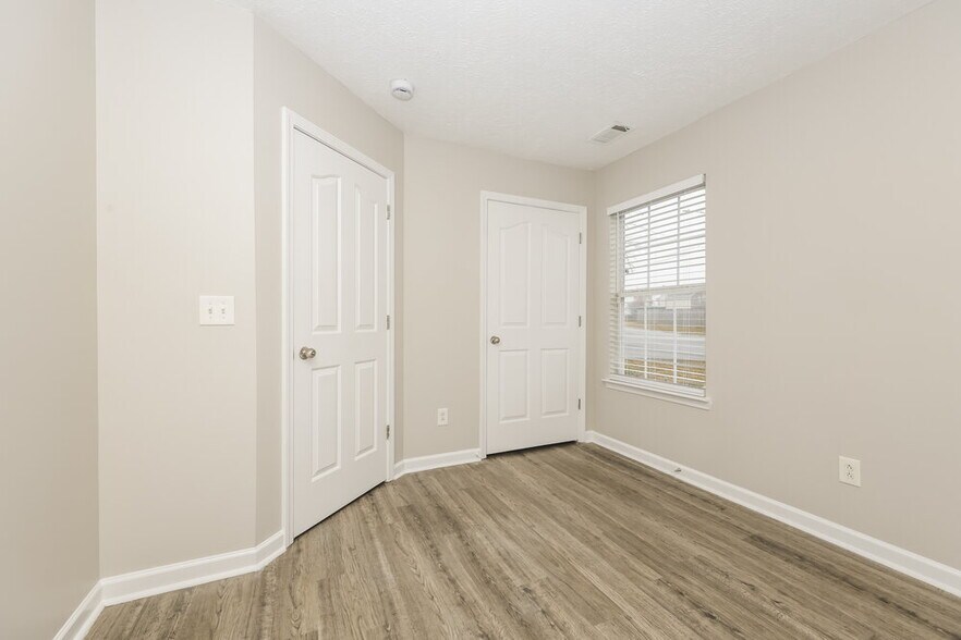 Building Photo - 1001 Tammy Sue Ln