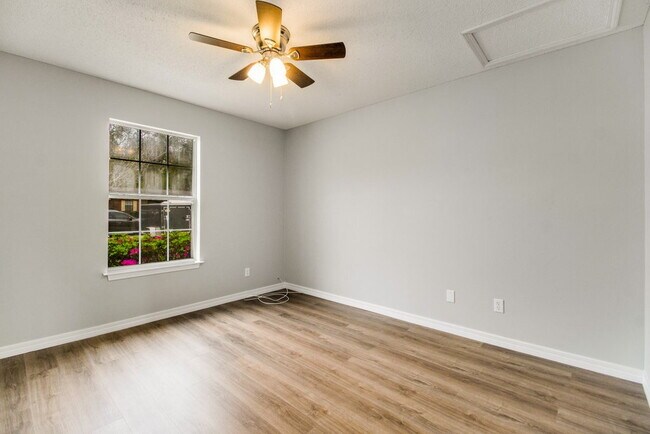 Building Photo - 1015 Sable Dr