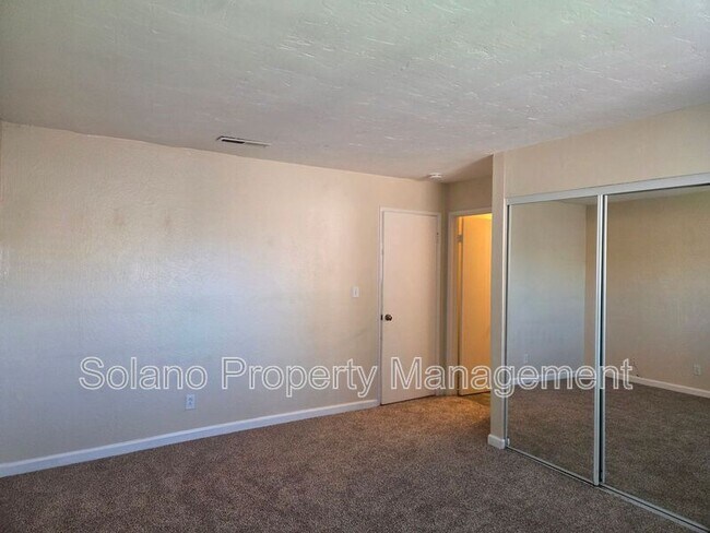 Building Photo - 232 Elwood St