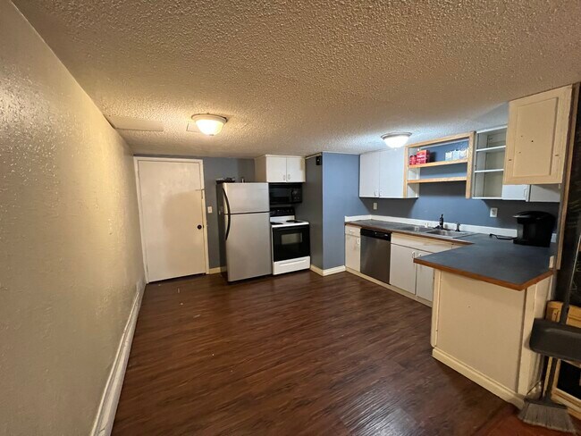 Building Photo - 4831 Klondike Ave