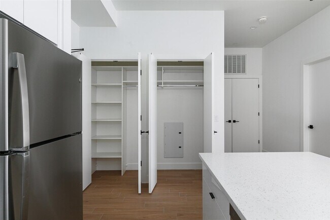 Building Photo - 200 Arno Dr