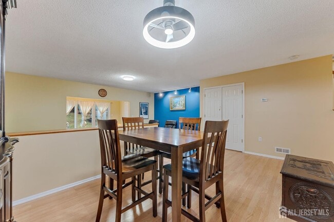 Building Photo - 403 Red Crest Ln