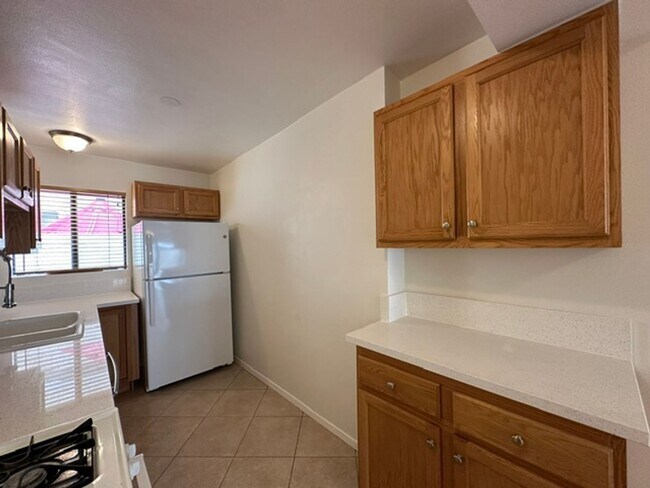 Building Photo - 22865 Del Valle St
