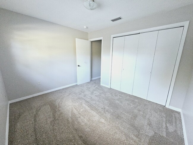 Building Photo - 2 bed 1 bath