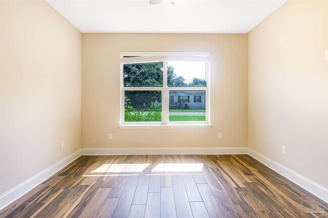 Building Photo - 305 Friar Tuck Rd