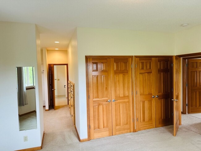 Building Photo - Stunning Custom Home with Beautiful Views