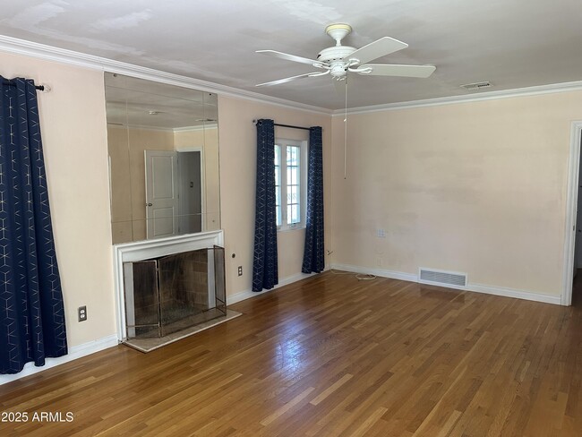 Building Photo - 1526 W Wilshire Dr
