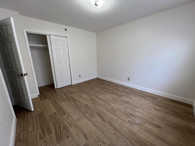 Building Photo - Newly Remodeled 2BR unit