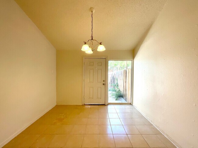 Building Photo - Lovely 3 Bedroom/ 2 Bath Home In Converse, TX!