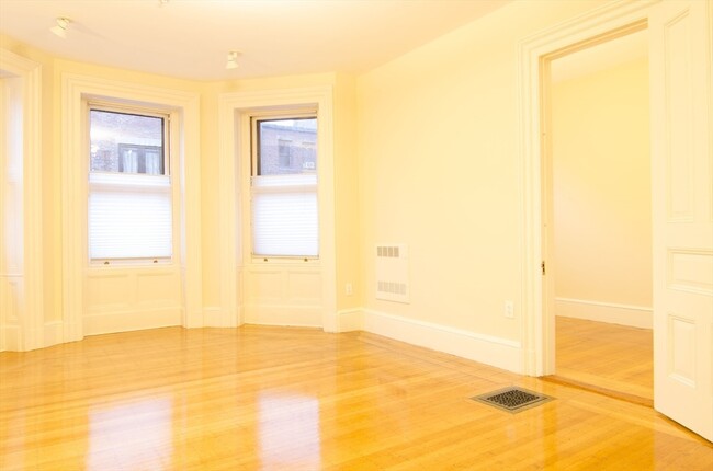 Building Photo - 404 Marlborough St
