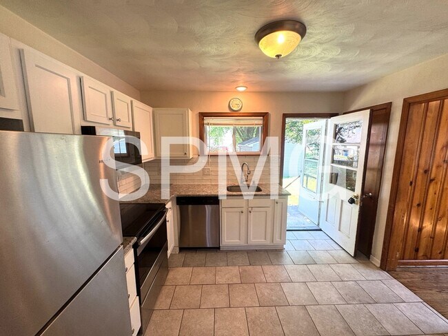 Building Photo - 1603 Alberta Dr