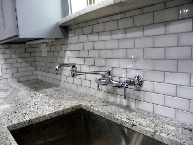 Building Photo - 4719 Oakshire Dr