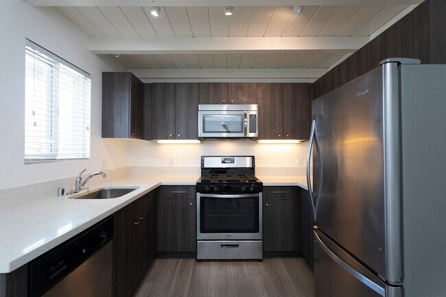 Primary Photo - Modern Ocean Beach 1 Bed/1 Bath Apartment ...