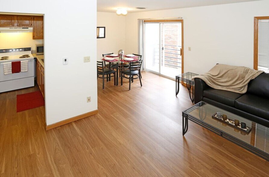 Interior Photo - 905 W Springfield Ave