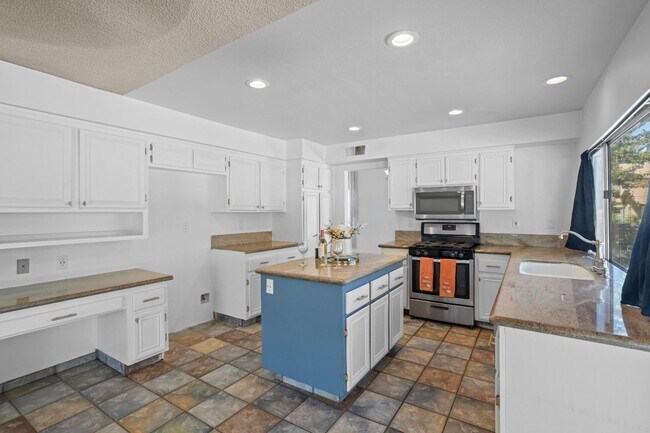 Building Photo - 14710 Ponderosa Ranch Rd