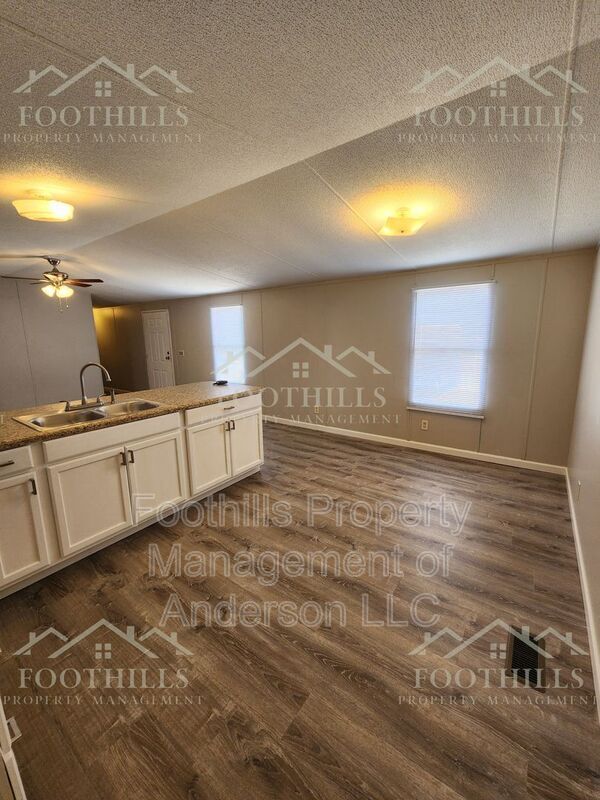 Building Photo - 329 Echo Cir