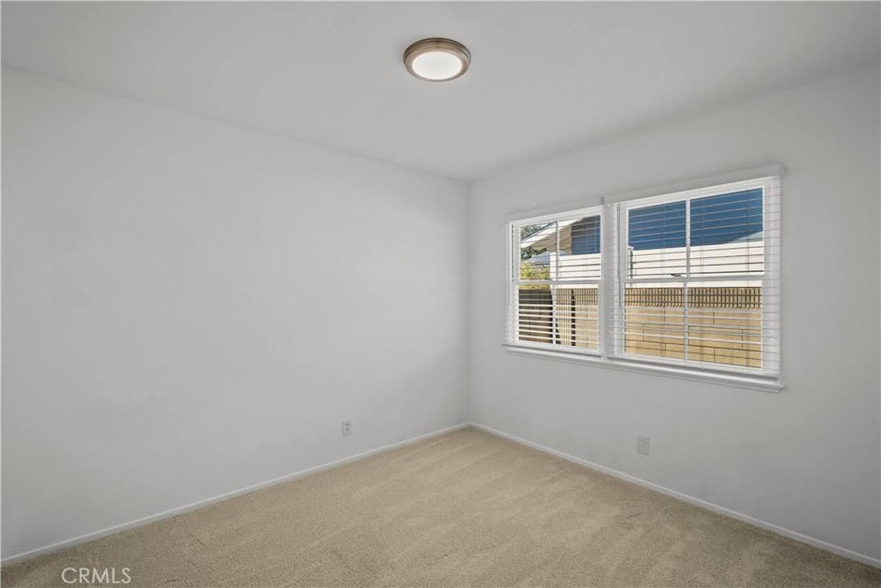 Building Photo - 6061 Dundee Dr