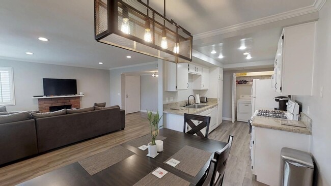 Building Photo - 2/2 Downstairs Condominium located in San ...