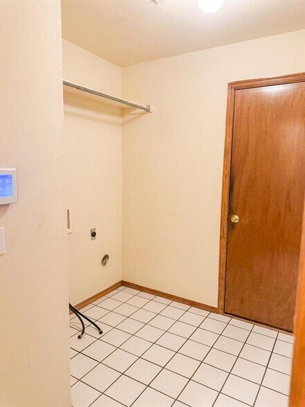 Building Photo - 517 Goshawk Dr