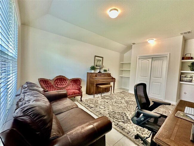 Building Photo - 5613 Sacco St
