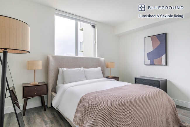 Building Photo - 987 SW 37th Ave