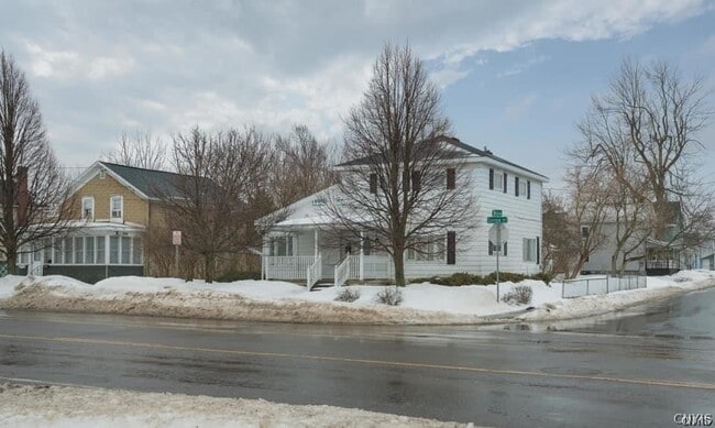 Building Photo - 637 Coffeen St