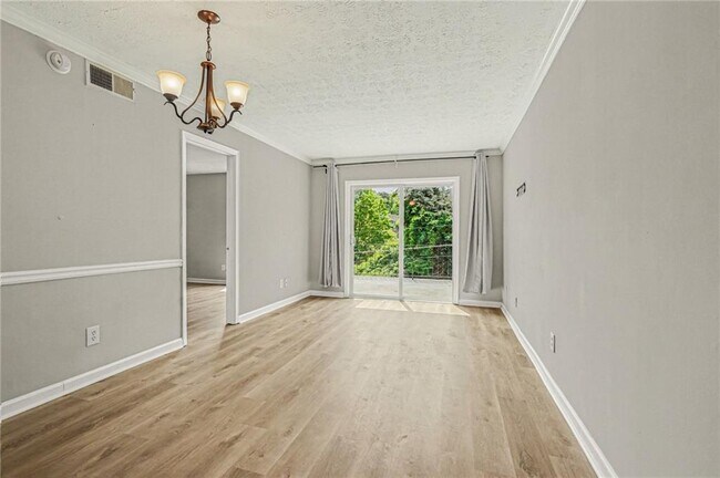 Building Photo - 2805 NE Expy NE