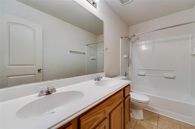 Building Photo - 2903 Holly Ln