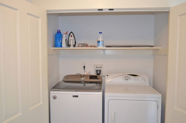 Building Photo - 13 S Kilby St