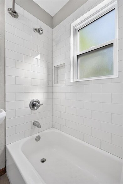 Building Photo - 7014 NW 45th St