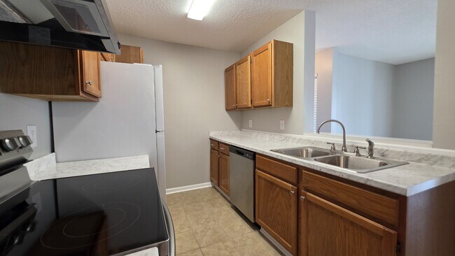 Building Photo - 8642 South Bridge Dr