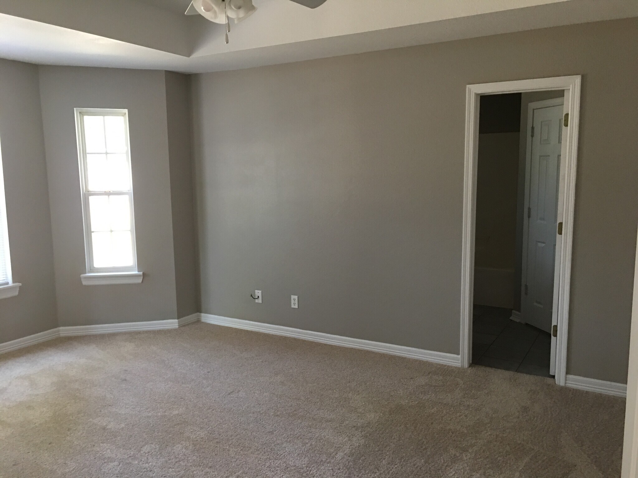 Building Photo - 38 E Saxony St