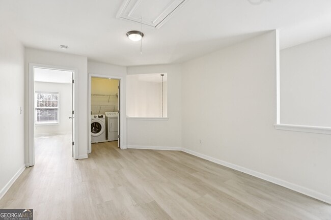 Building Photo - 5940 Bentley Way