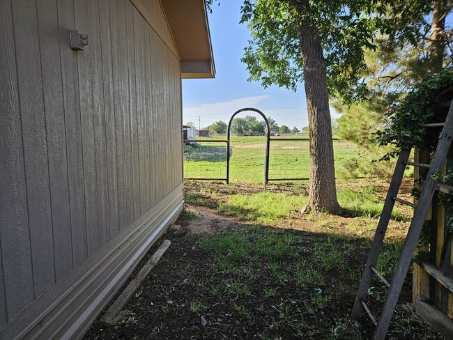 Building Photo - 1207 E County Rd 128