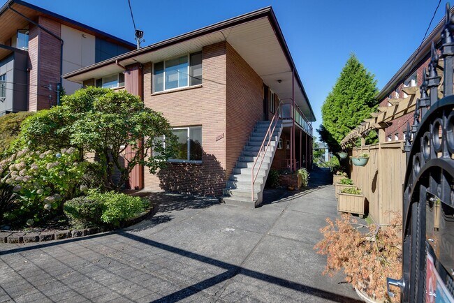 Building Photo - June Court Apartments