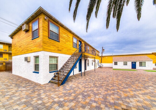 Primary Photo - ONE:2:ONE