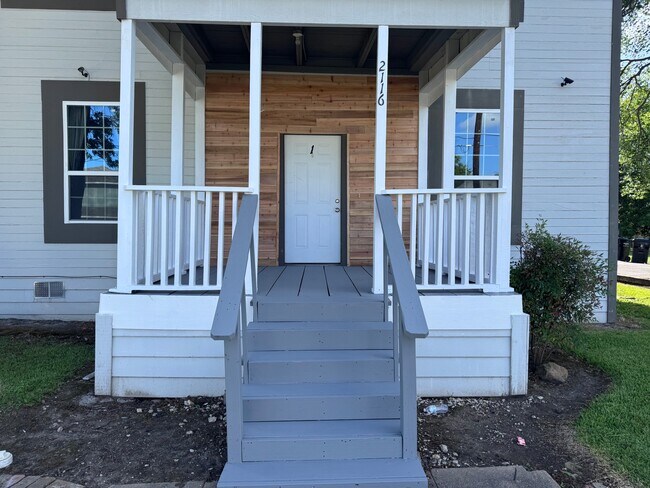 Building Photo - 2116 King St