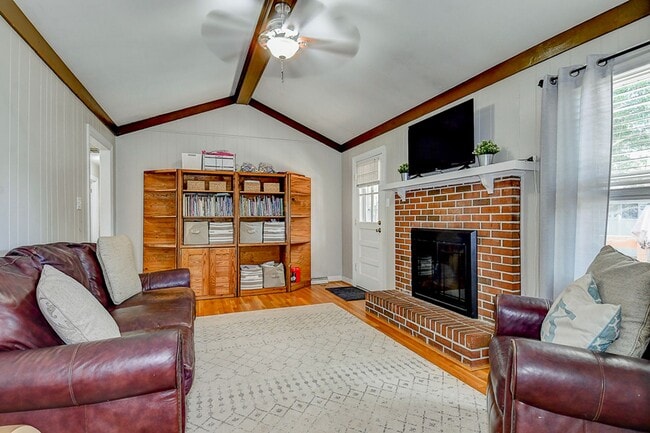 Building Photo - ONE LEVEL LIVING at it's FINEST in the SOU...
