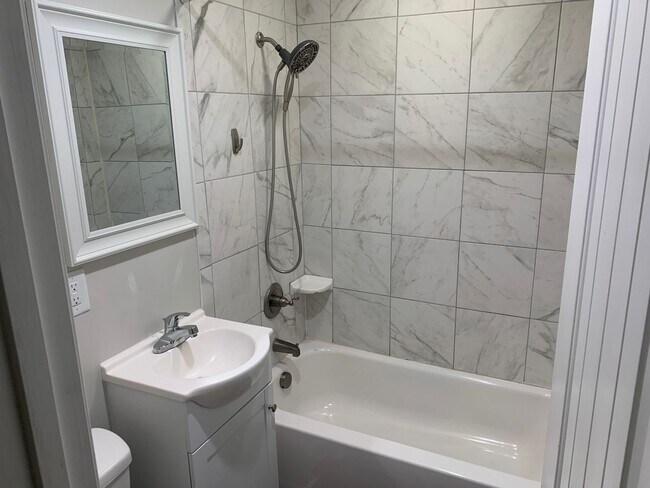 Building Photo - Total electric 3 bedroom