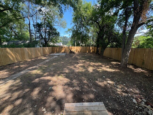 Building Photo - 2554 Selman Ave