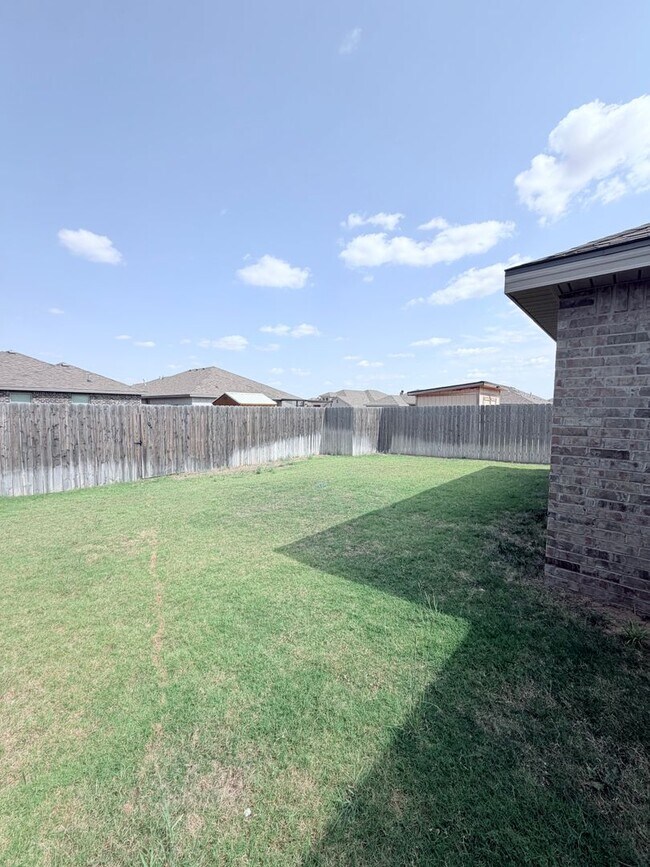 Building Photo - 13823 Quanah Ave