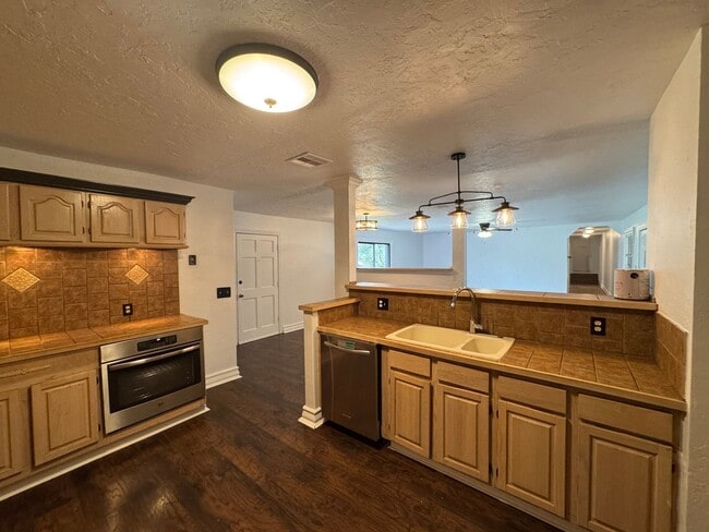 Building Photo - GORGEOUS! 5 Bedroom, 3 Bathroom Home in Deland!