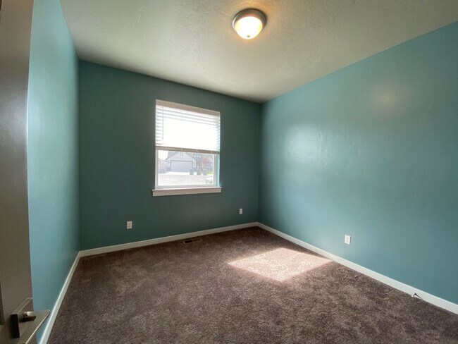 Building Photo - Lovely Single Level 3 Bed 2 Bath Home in M...