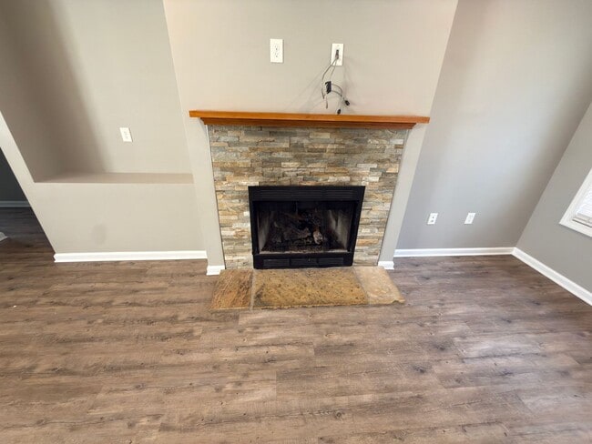 Building Photo - Beautiful Three Bedroom, Two and a half Bath home available in River Wood of Fairlawn