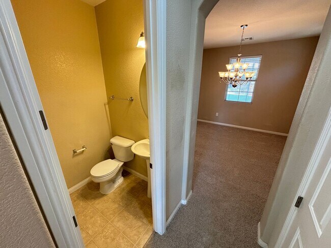 Building Photo - Elegant 3Bed/3Bath Home with Loft in the P...