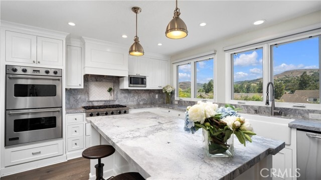 Building Photo - 10 Flintridge